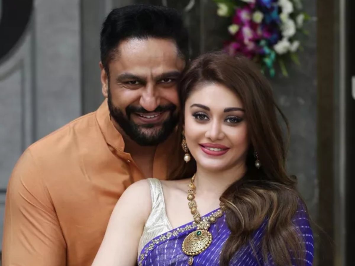 Shefali Jariwala’s Husband Parag Tyagi Seen Heartbroken Outside Mumbai Hospital After Her Sudden Death
