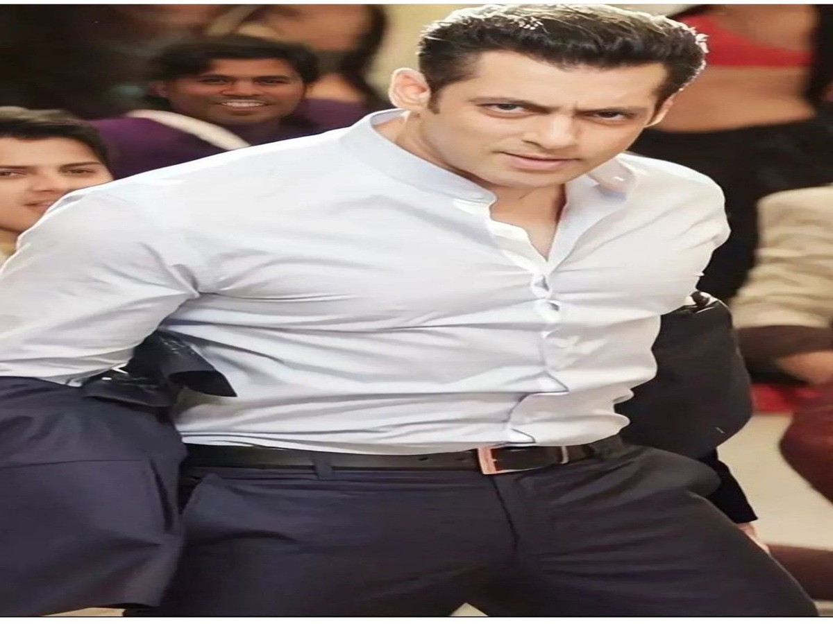 popular-tv-shows-bollywood-stars-who-hosted-some-amazing-shows Popular TV shows: Bollywood Stars Who Hosted Some Amazing Shows - Photo Gallery
