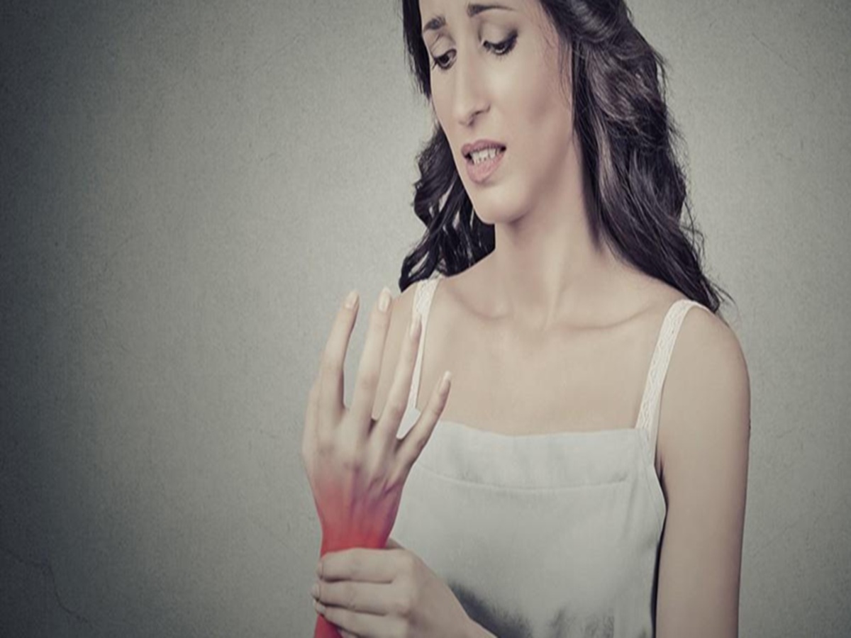 7-unexpected-menopause-symptoms-most-women-overlook 7 Unexpected Menopause Symptoms Most Women Overlook - Photo Gallery