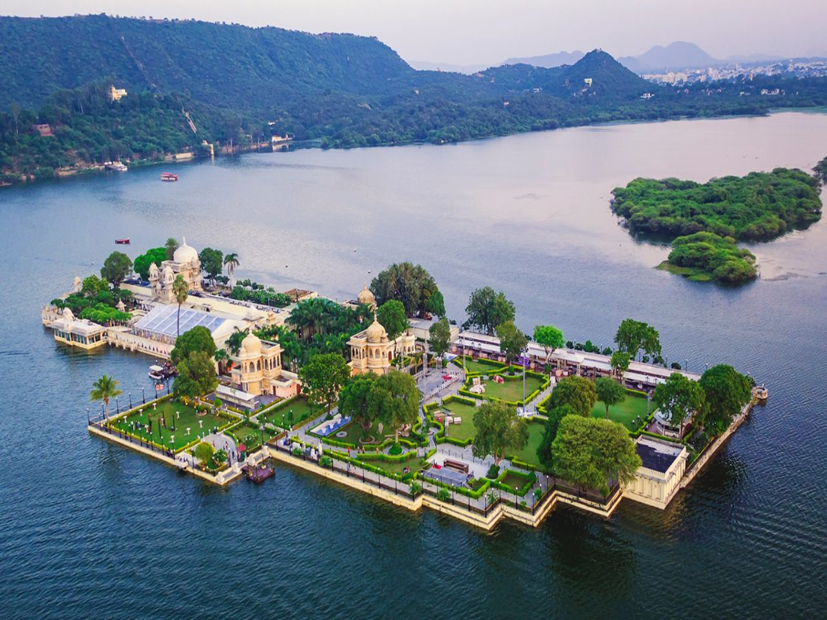 bored-of-mountains-fall-in-love-with-udaipur-like-yjhd-movie-and-explore-new-places Bored of Mountains? Fall in love with Udaipur like YJHD Movie - Photo Gallery