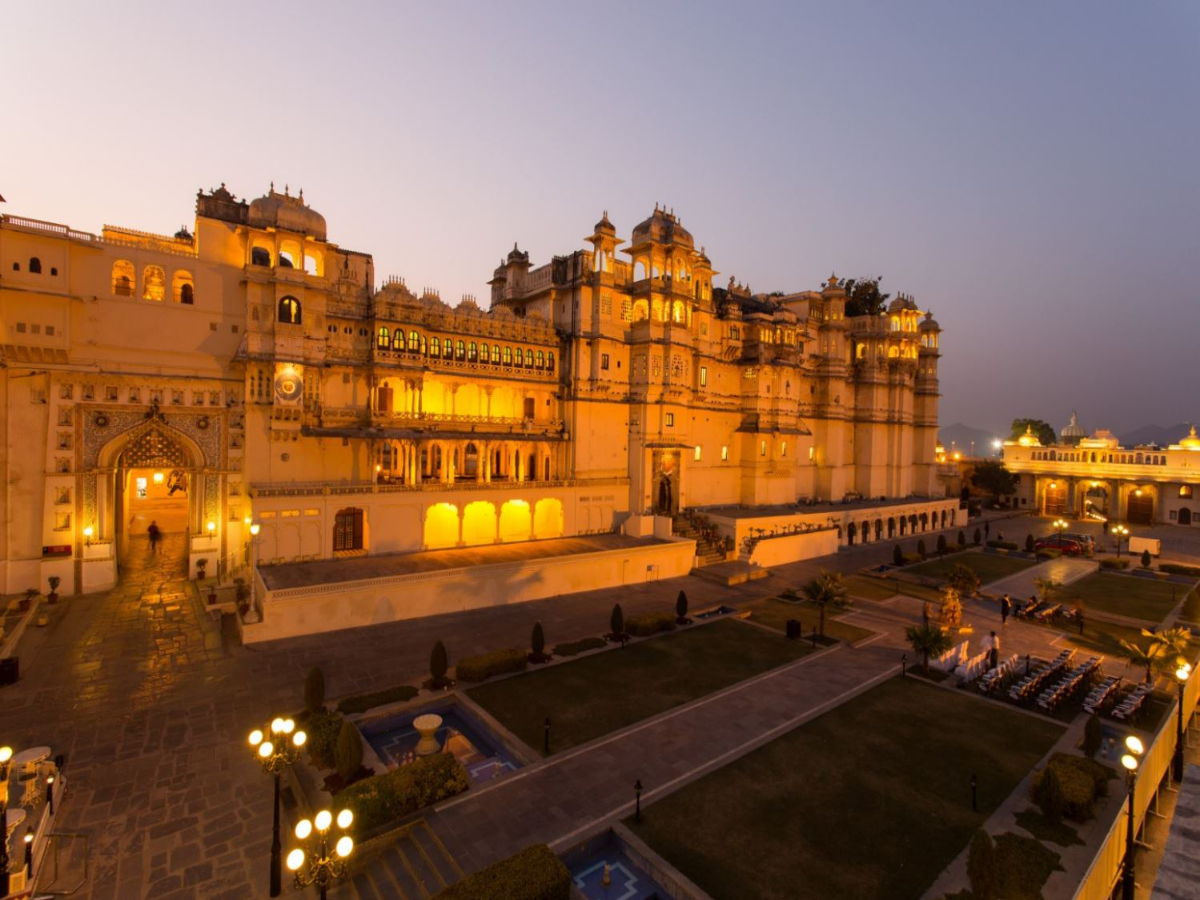 bored-of-mountains-fall-in-love-with-udaipur-like-yjhd-movie-and-explore-new-places Bored of Mountains? Fall in love with Udaipur like YJHD Movie - Photo Gallery