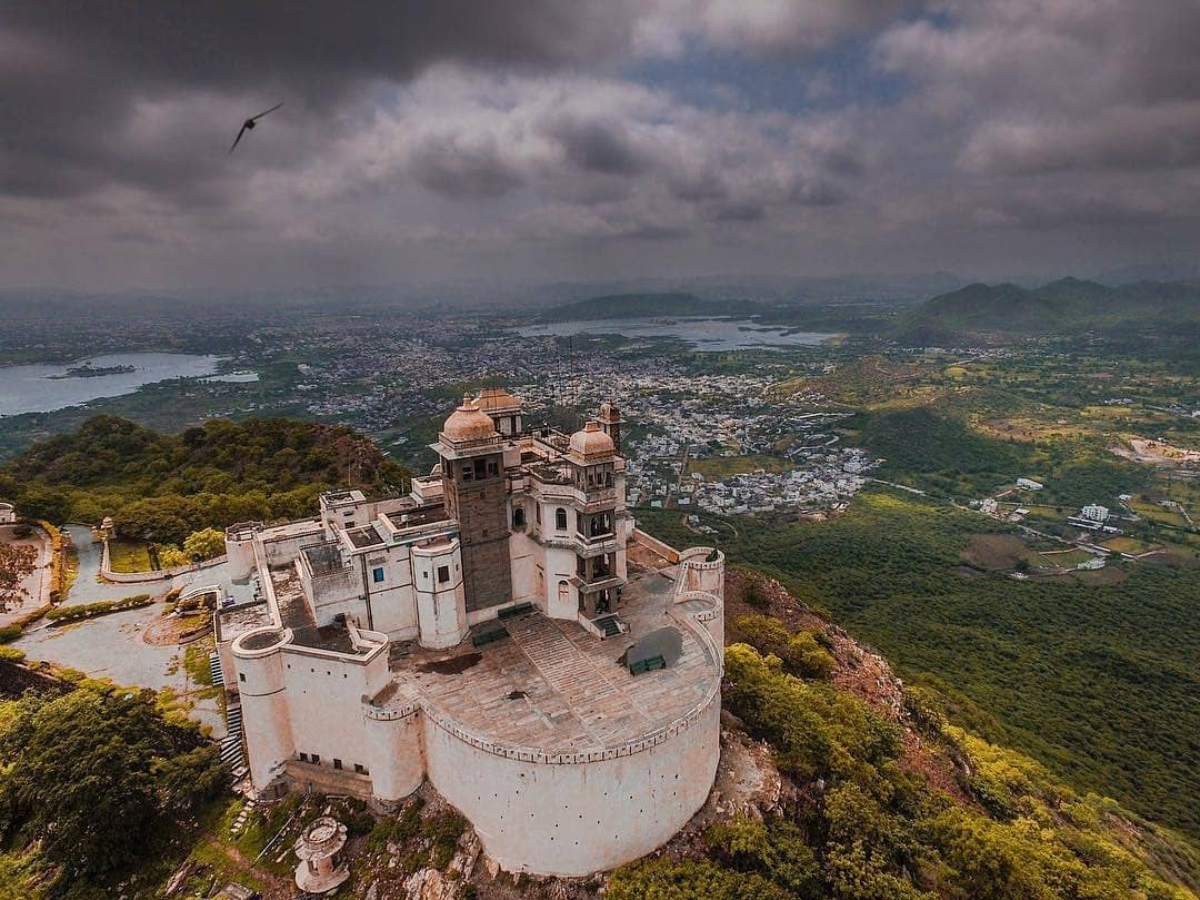 bored-of-mountains-fall-in-love-with-udaipur-like-yjhd-movie-and-explore-new-places Bored of Mountains? Fall in love with Udaipur like YJHD Movie - Photo Gallery