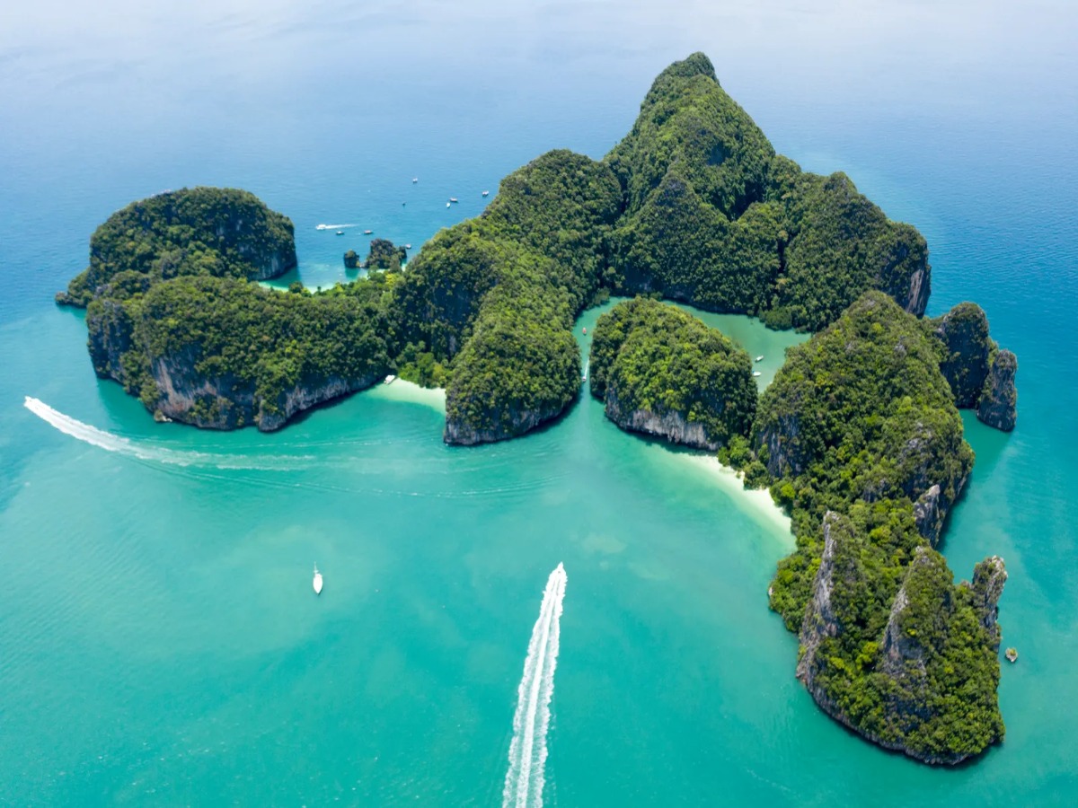 5-hidden-islands-in-thailand-you-must-explore-beyond-phuket-and-krabi 5 Hidden Islands in Thailand You Must Explore Beyond Phuket and Krabi - Photo Gallery