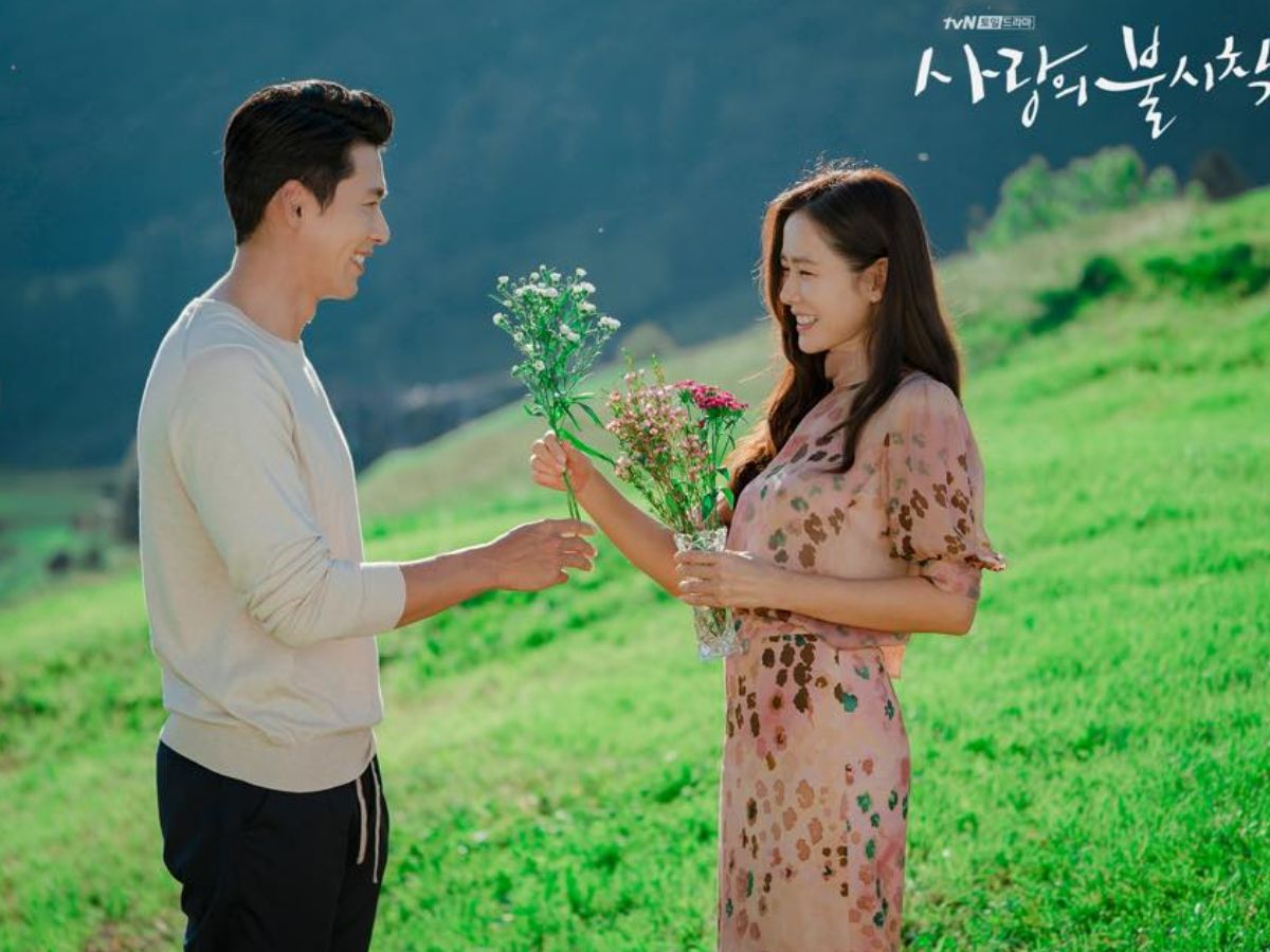 top-7-must-watch-korean-dramas-for-rainy-season-romance-cozy-crash-landing-on-you-something-in-the-rain-hometown-cha-cha-cha Top 7 Must-Watch Korean Dramas That Are Perfect for Rainy Season - Photo Gallery