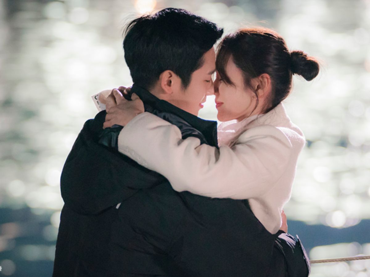 top-7-must-watch-korean-dramas-for-rainy-season-romance-cozy-crash-landing-on-you-something-in-the-rain-hometown-cha-cha-cha Top 7 Must-Watch Korean Dramas That Are Perfect for Rainy Season - Photo Gallery