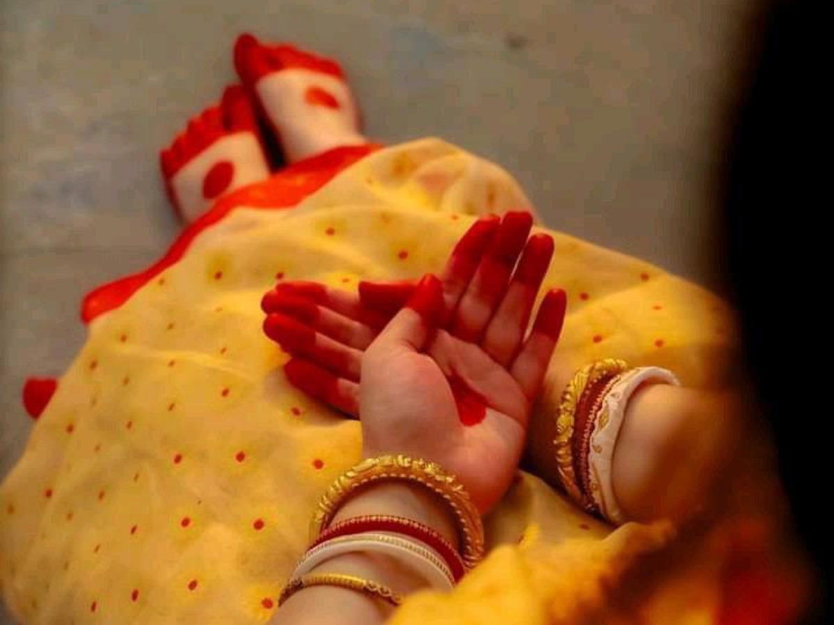 different-rituals-same-love-explore-how-karva-chauth-is-celebrated-across-india Rajasthan: Royal Rituals & Folk Touch (Image Credit: Pinterest) - Photo Gallery