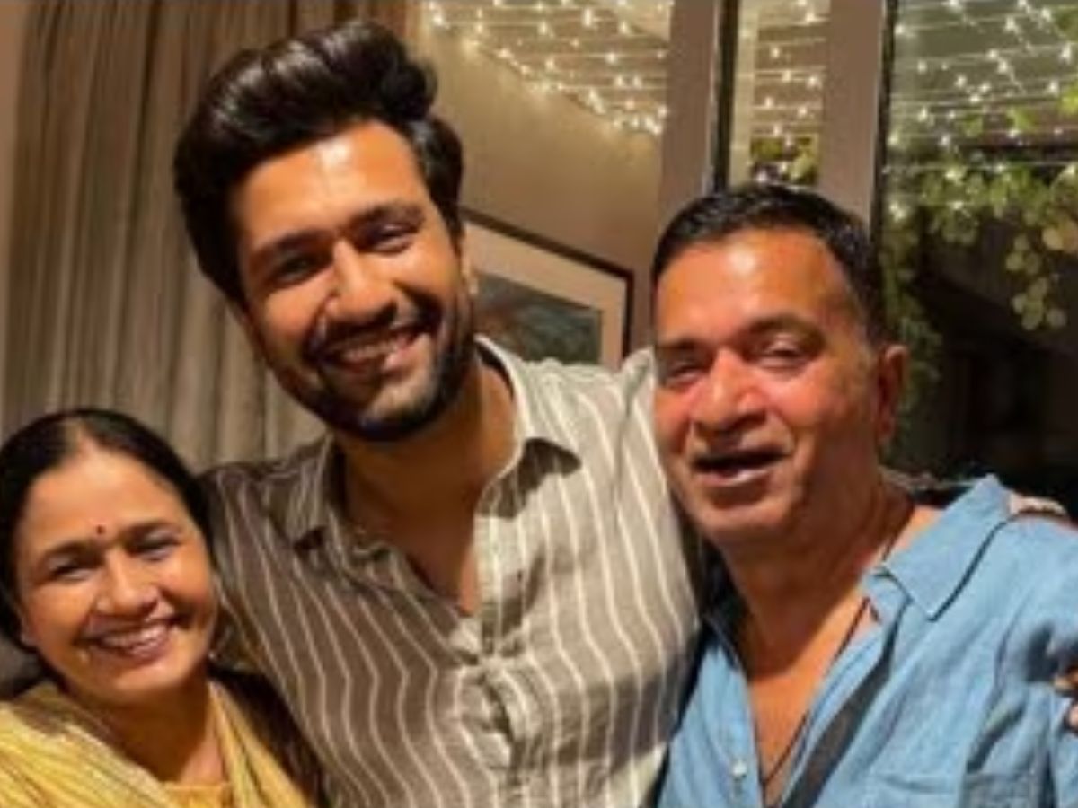 story-sham-kaushal-father-of-vicky-kaushal-survived-on-rs-1-meal-breakthrough-with-betaab-cancer-survivall Survived on Rs 1 Meals, Earned Just Rs 500 for His Debut- Now His Son’s Film Earns Over Rs 800 Crore - Photo Gallery