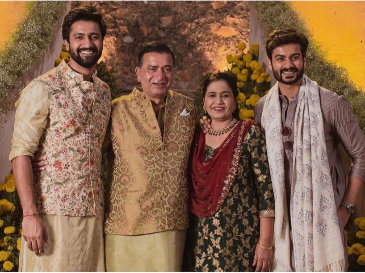 story-sham-kaushal-father-of-vicky-kaushal-survived-on-rs-1-meal-breakthrough-with-betaab-cancer-survivall Survived on Rs 1 Meals, Earned Just Rs 500 for His Debut- Now His Son’s Film Earns Over Rs 800 Crore - Photo Gallery