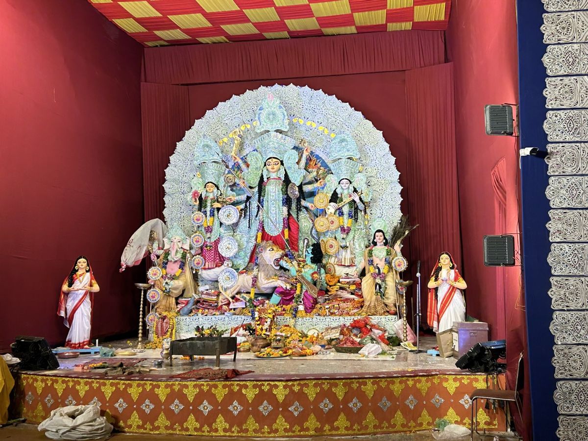 devotion-decor-and-durga-pooja-5-pandals-in-delhi-for-your-pandal-hopping-plans Minto Road Puja Samity A Hotel of History and Culture(Image Credit-X) - Photo Gallery
