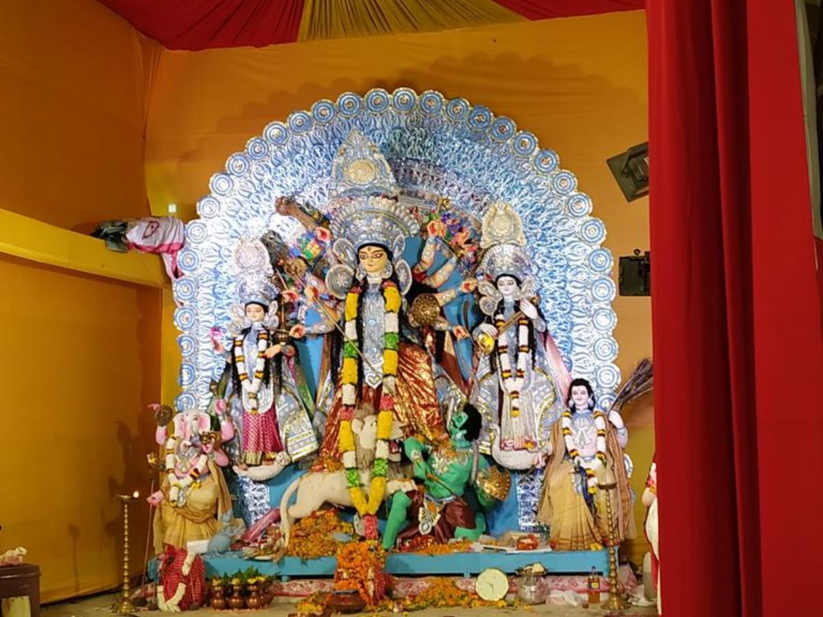 devotion-decor-and-durga-pooja-5-pandals-in-delhi-for-your-pandal-hopping-plans Kali Bari (Mandir Marg) - Delhi Oldest Durga Puja(Image Credit-X) - Photo Gallery