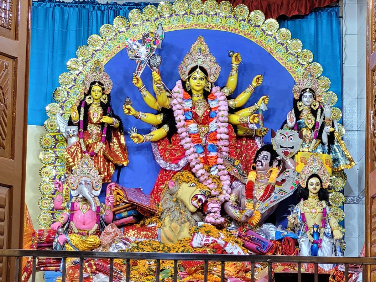 devotion-decor-and-durga-pooja-5-pandals-in-delhi-for-your-pandal-hopping-plans Matri Mandir, Safdarjung A Combination of Convention and Peace(Image Credit-X) - Photo Gallery