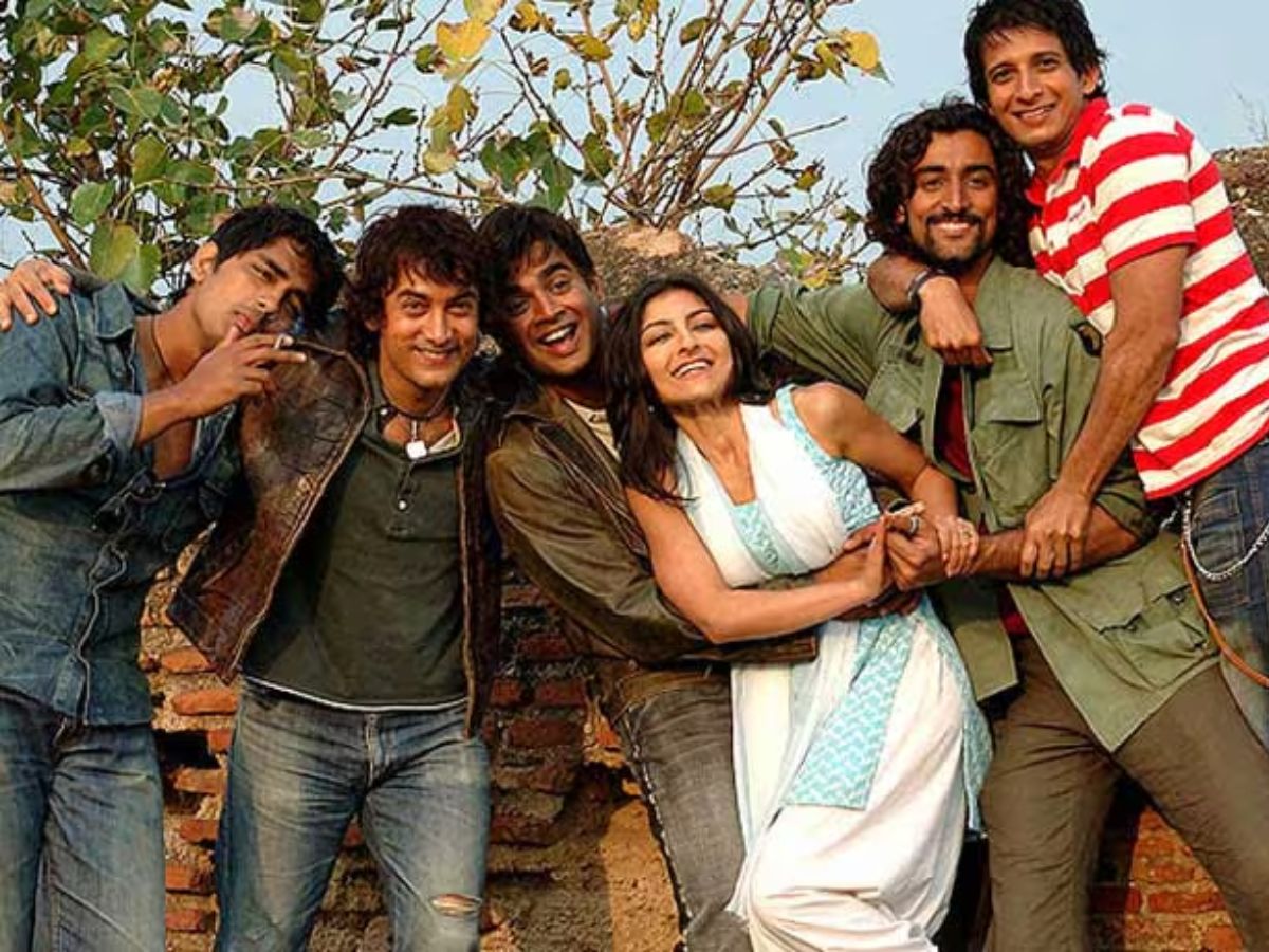 friendship-day-special-top-7-bollywood-movies-that-celebrate-friendship-best-films-to-watch-with-friends-3-idiots-chhichhore-rang-de-basanti Friendship Day Special: Top 7 Bollywood Movies That Celebrates Friendship Perfectly - Photo Gallery