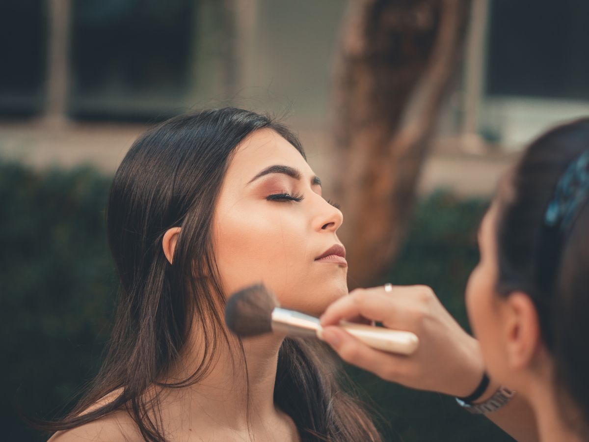 dewy-versus-matte-finish-how-to-choose-the-right-makeup-look-for-your-face-type Dewy VS Matte: Which Makeup Finish Works For Your Face Type And Skin Texture - Photo Gallery