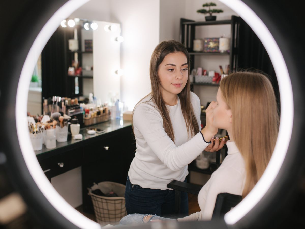 dewy-versus-matte-finish-how-to-choose-the-right-makeup-look-for-your-face-type Dewy VS Matte: Which Makeup Finish Works For Your Face Type And Skin Texture - Photo Gallery