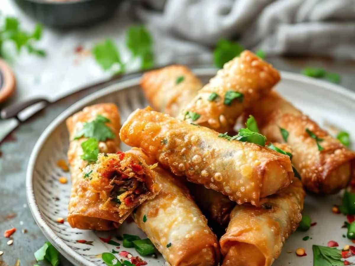 top-indian-chinese-dishes-like-chowmein-spring-rolls-noodles-fried-rice-and-manchurian-we-all-love From Chowmein To Manchurian: 7 Indian Chinese Dishes We Can’t Get Enough Of - Photo Gallery