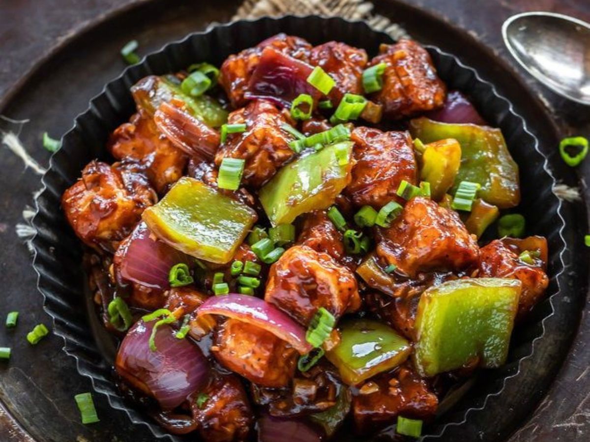 top-indian-chinese-dishes-like-chowmein-spring-rolls-noodles-fried-rice-and-manchurian-we-all-love From Chowmein To Manchurian: 7 Indian Chinese Dishes We Can’t Get Enough Of - Photo Gallery