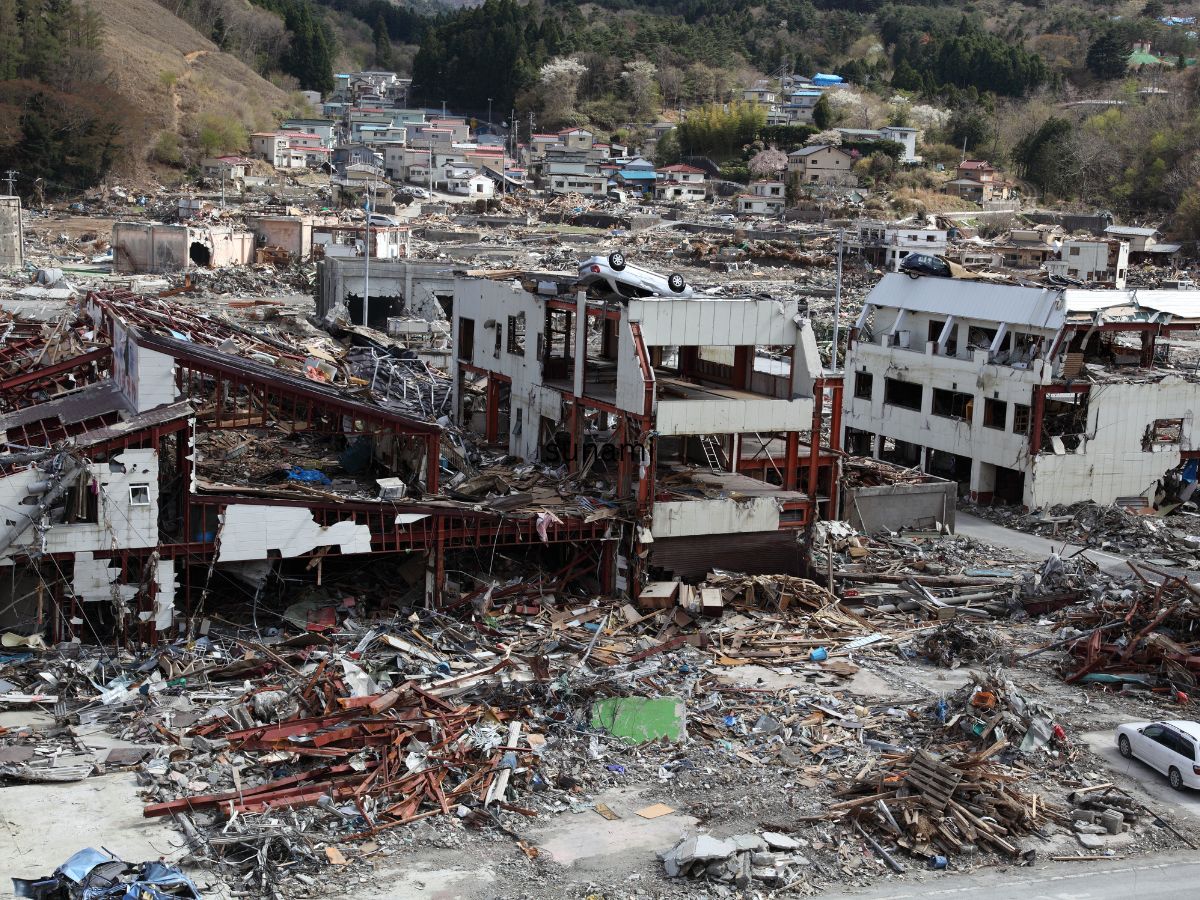 what-is-tsunami-how-underwater-earthquakes-trigger-tsunamis-and-major-disasters-in-japan-and-russia-explained What Is a Tsunami? Causes, Earthquake Connection, and Major Events in Russia and Japan - Photo Gallery