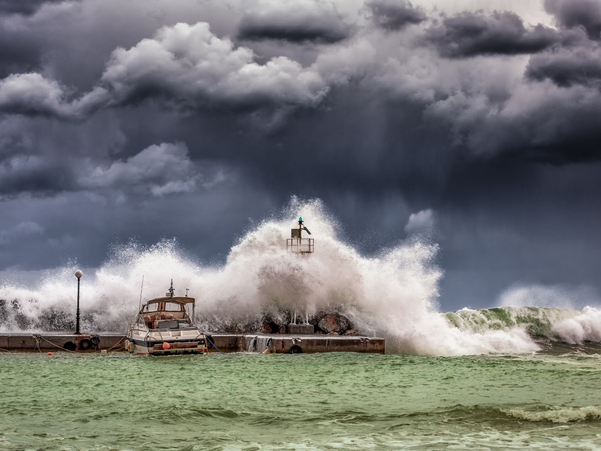 what-is-tsunami-how-underwater-earthquakes-trigger-tsunamis-and-major-disasters-in-japan-and-russia-explained What Is a Tsunami? Causes, Earthquake Connection, and Major Events in Russia and Japan - Photo Gallery