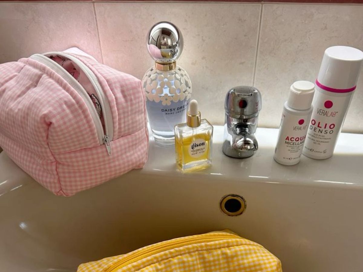 female-hygeine-tips-in-public-how-women-can-maintain-public-hygeine-in-public-restrooms Female Hygeine Tips In Public: How Women Can Maintain Public Hygeine In Public Restrooms - Photo Gallery