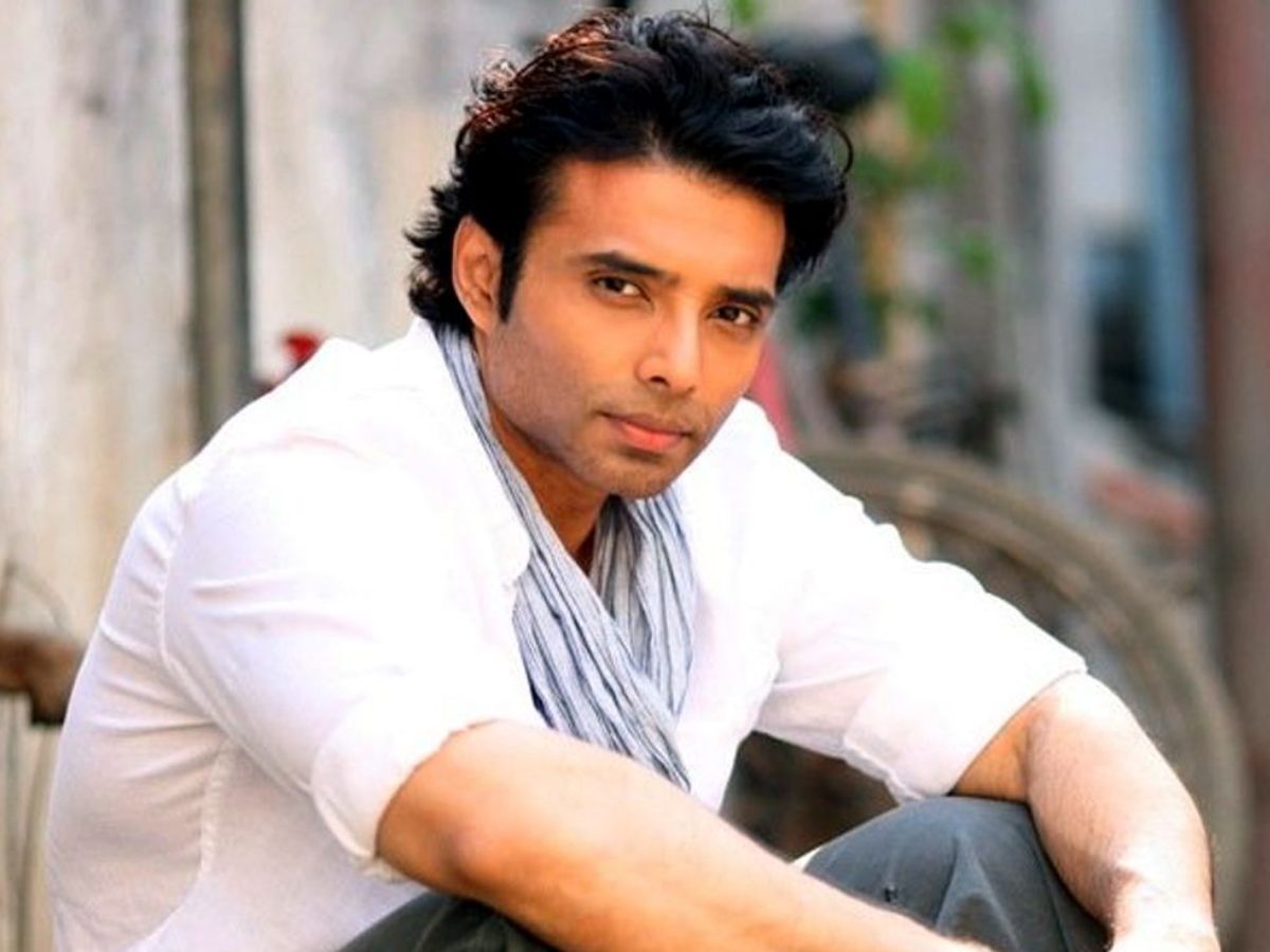 7-bollywood-celebrities-single-after-very-old-age 7 Unmarried Bollywood Celebrities Who Are Still Single After 45 - Photo Gallery