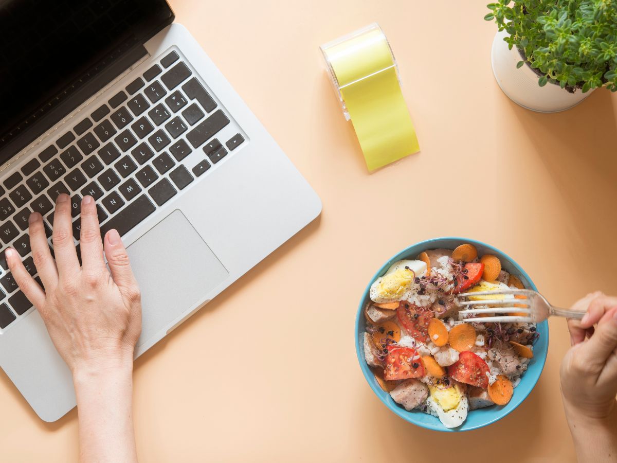 effects-of-eating-while-lying-down-or-in-bed-on-digestion-and-overall-health Top 6 Harmful Effects of Eating While Lying Down or in Bed You Should Know - Photo Gallery