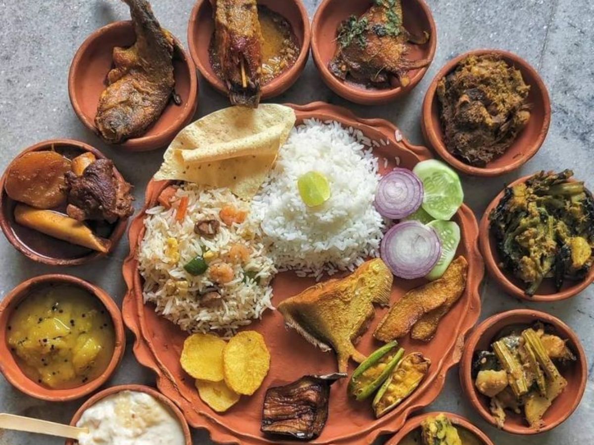 6-indian-thalis-from-different-states-you-must-try-for-a-complete-flavour-packed-experience 6 Must-Try Indian Thalis from Different States That Celebrate Diverse Flavours on a Single Plate - Photo Gallery