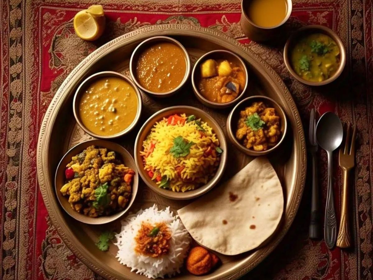 6-indian-thalis-from-different-states-you-must-try-for-a-complete-flavour-packed-experience 6 Must-Try Indian Thalis from Different States That Celebrate Diverse Flavours on a Single Plate - Photo Gallery