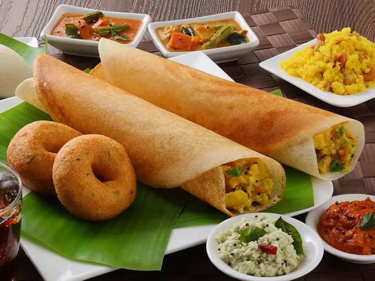 6-indian-thalis-from-different-states-you-must-try-for-a-complete-flavour-packed-experience 6 Must-Try Indian Thalis from Different States That Celebrate Diverse Flavours on a Single Plate - Photo Gallery