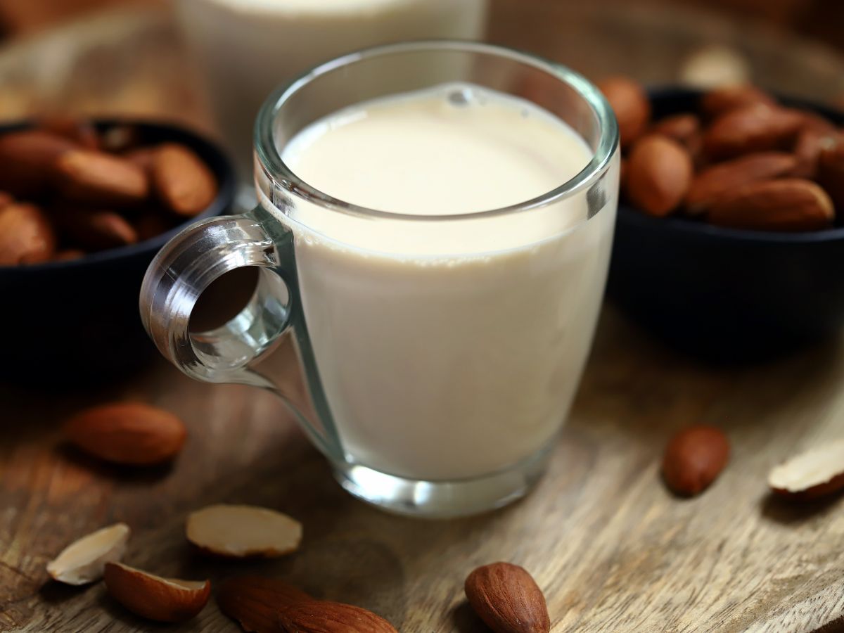 How Can Almond Milk proitects Skin From Sun Damage? - Photo Gallery