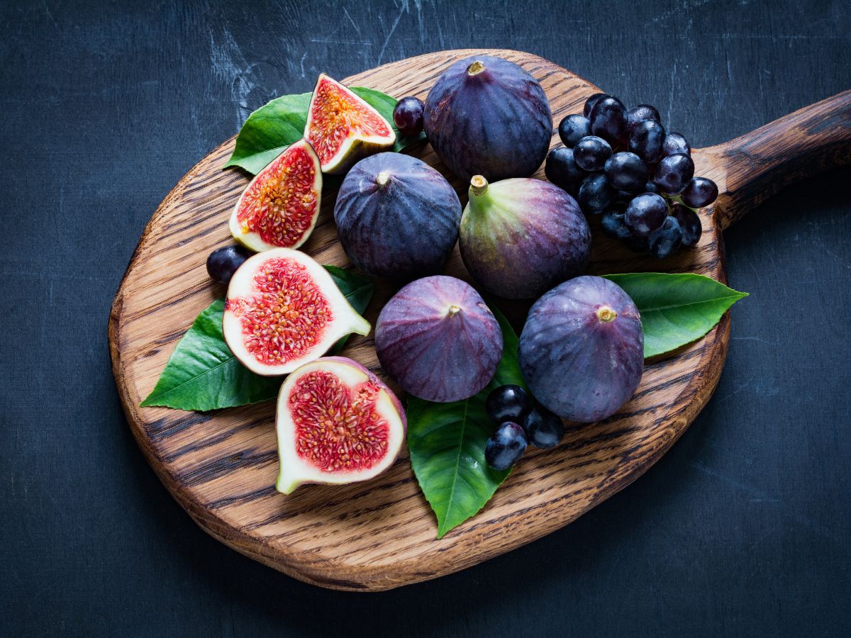 what-are-the-amazing-health-benefits-of-eating-soaked-anjeer-figs-daily-on-an-empty-stomach-naturally-improve-digestion-skin-heart-and-bone-health 7 Amazing Benefits of Eating Soaked Anjeer Daily on an Empty Stomach - Photo Gallery