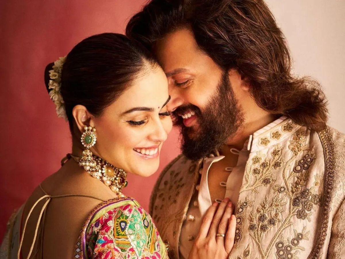 intercaste-bollywood-couples-love-beyond-caste-barriers Famous Intercaste Marriages In Bollywood That Broke Barriers - Photo Gallery