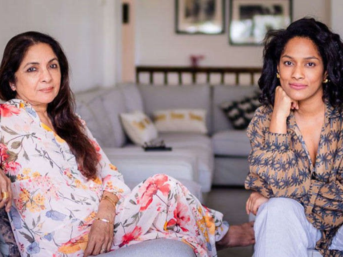 from-amrita-singh-to-bhagyashree-7-mothers-who-look-younger-than-their-daughters-continues-to-amaze-fans-with-age-defying-beauty-and-radiant-charm 7 Celebrity Mothers Who Look Younger Than Their Daughters: From Amrita Singh To Bhagyashree - Photo Gallery