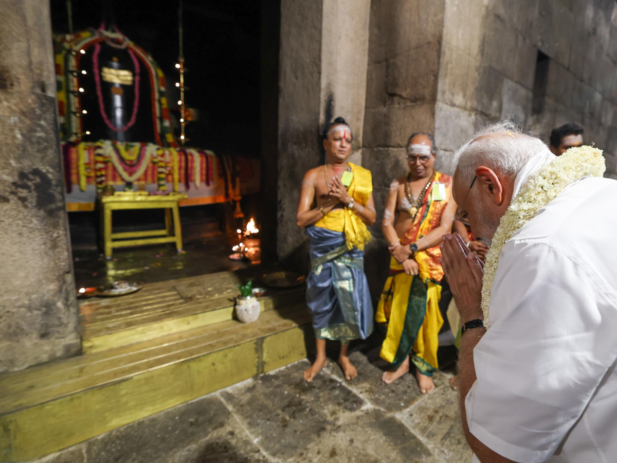 in-pic-prime-minister-narendra-modi-offers-prayers-at-gangaikonda-cholapuram-temple In Pic: Prime Minister Narendra Modi Offers Prayers At Brihadisvara Temple - Photo Gallery