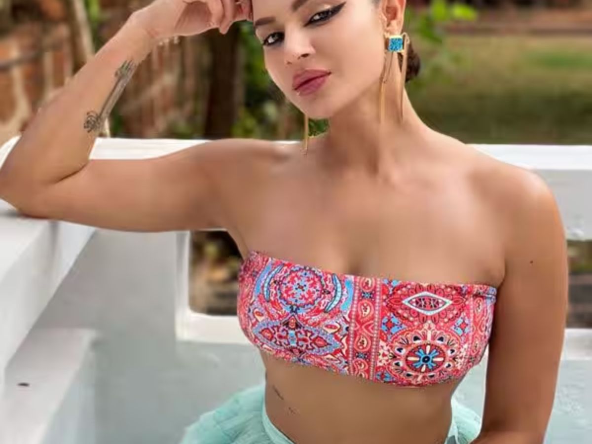 aashka-goradias-success-story-from-tv-actress-to-rs-1200-crore-beauty-business-owner-inspiring-journey-of-an-indian-entrepreneur From Dily Soaps to Crores: Aashka Goradia’s Shocking Rs 1200 Crore Brand Journey - Photo Gallery