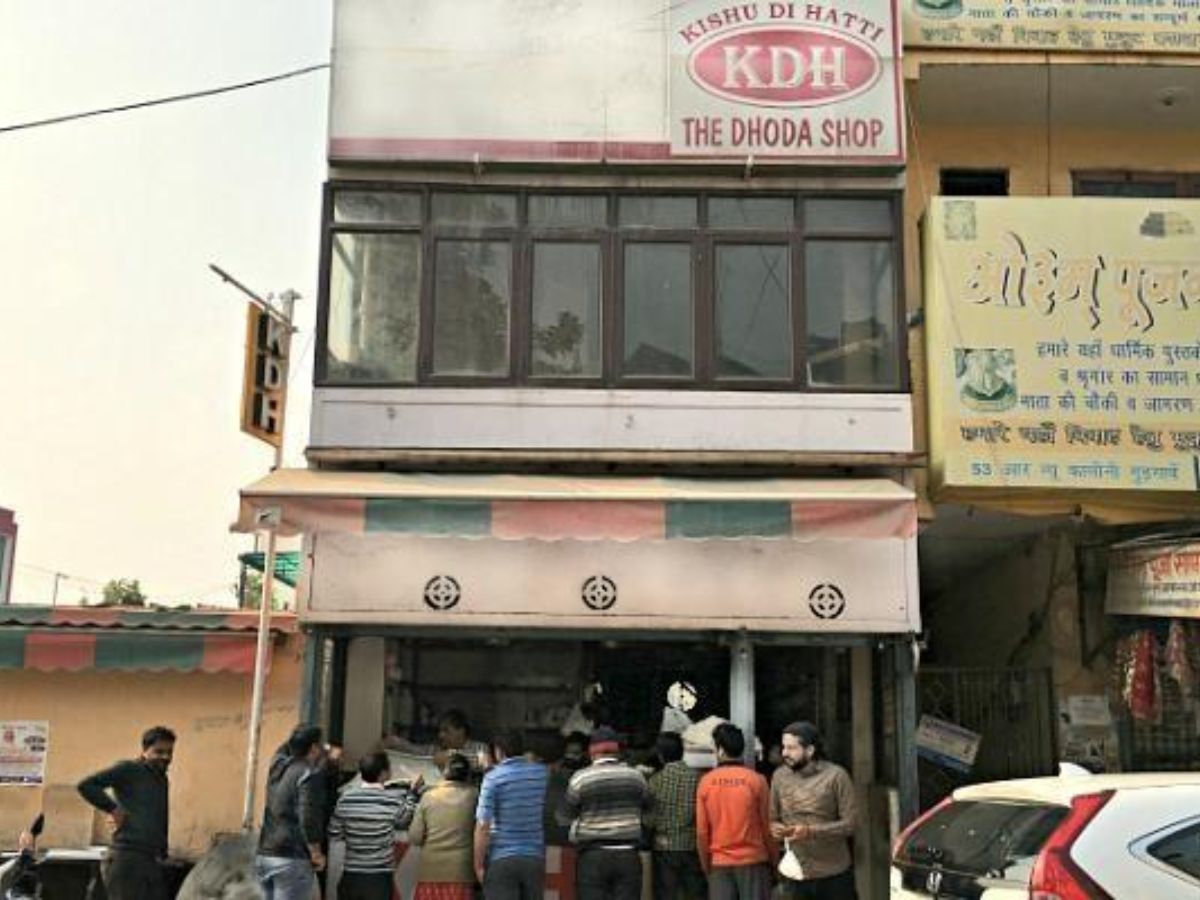 from-chaat-to-gajar-ka-halwa-here-are-smriti-iranis-favorite-indian-food-destinations-in-pics Image credit: Google - Photo Gallery