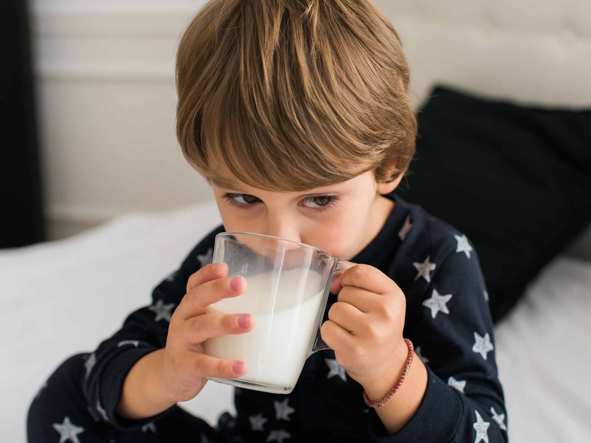 drinking-milk-before-bed-benefits-side-effects-and-science-backed-tips-for-better-sleep Drinking Milk Before Bed: Surprising Benefits, Side Effects, And Smart Consumption Tips - Photo Gallery