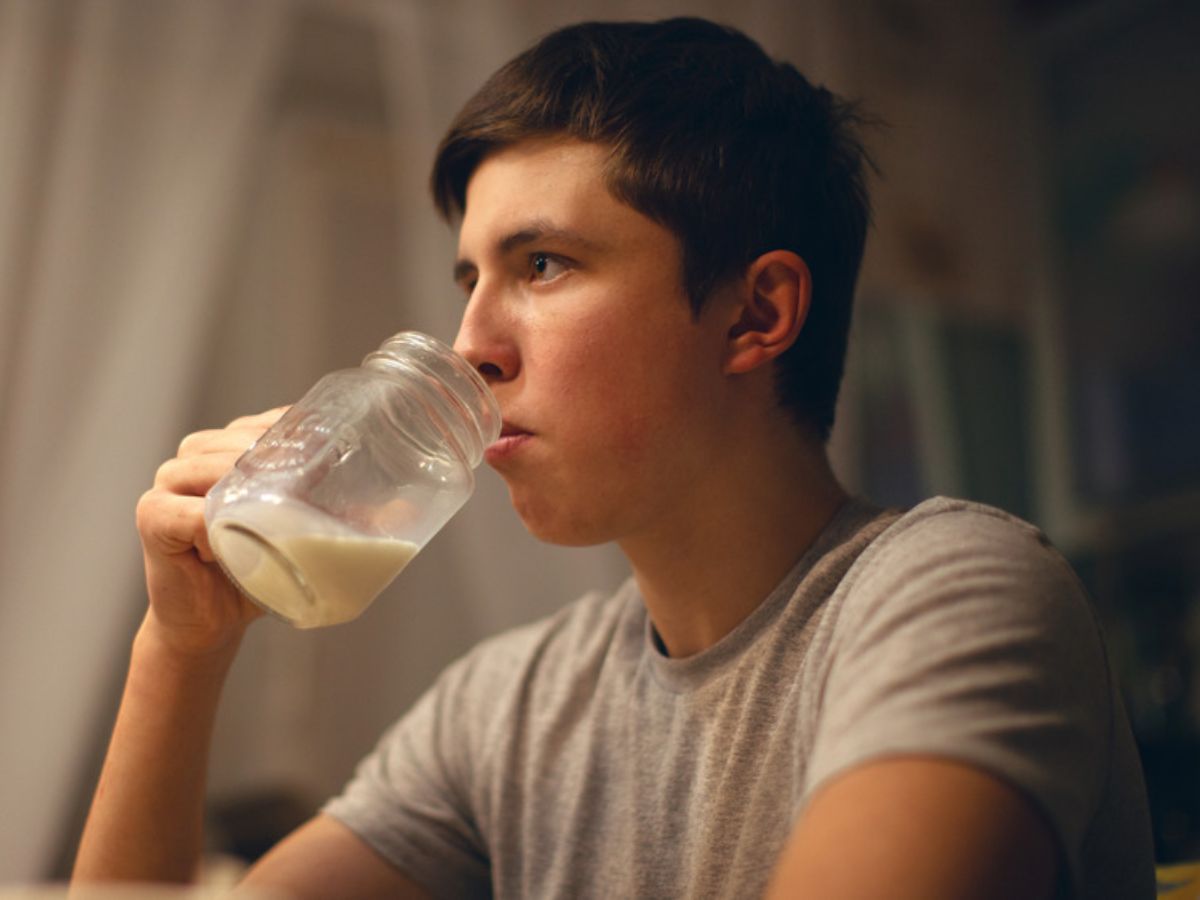 drinking-milk-before-bed-benefits-side-effects-and-science-backed-tips-for-better-sleep Drinking Milk Before Bed: Surprising Benefits, Side Effects, And Smart Consumption Tips - Photo Gallery