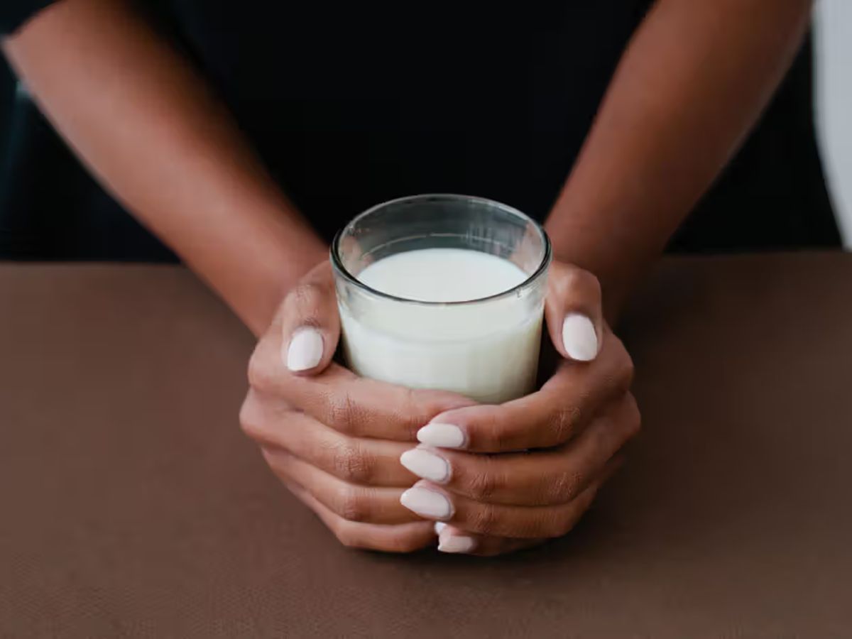 drinking-milk-before-bed-benefits-side-effects-and-science-backed-tips-for-better-sleep Drinking Milk Before Bed: Surprising Benefits, Side Effects, And Smart Consumption Tips - Photo Gallery