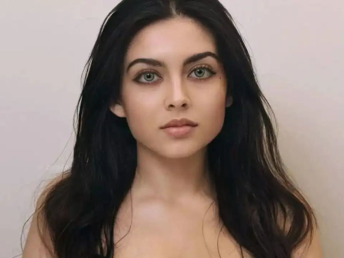 youtuber-ditches-phd-for-onlyfans-her-lab-coats-to-lingerie-journey-breaks-the-internet Youtuber Ditches PhD for OnlyFans- Her Lab Coats to Lingerie Journey Breaks the Internet! - Photo Gallery