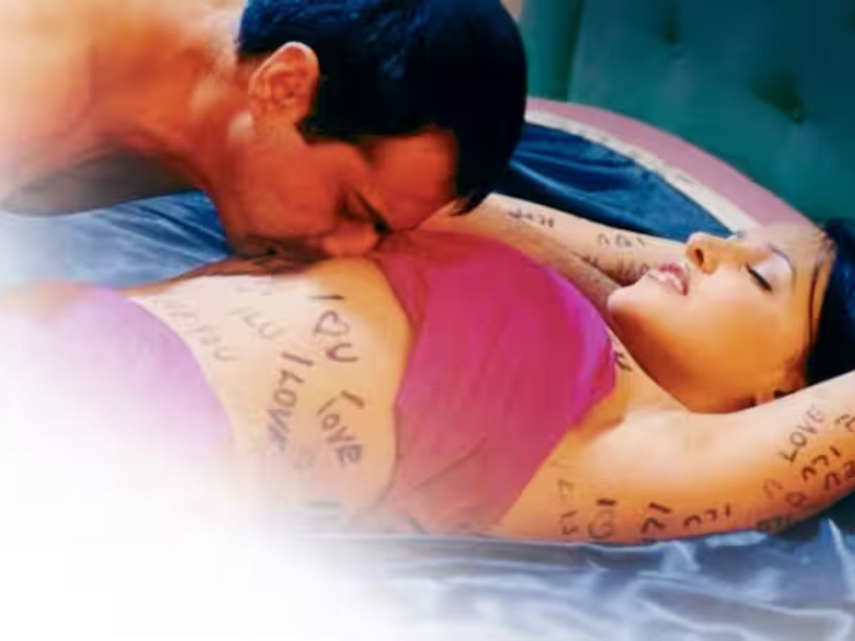 8-bold-bollywood-scenes-that-ruined-movie-night-with-parents-watch-these-steamy-films-at-your-own-risk 8 Steamy Bollywood Scenes That Ruined Movie Night With Parents- Watch at Your Own Risk! - Photo Gallery
