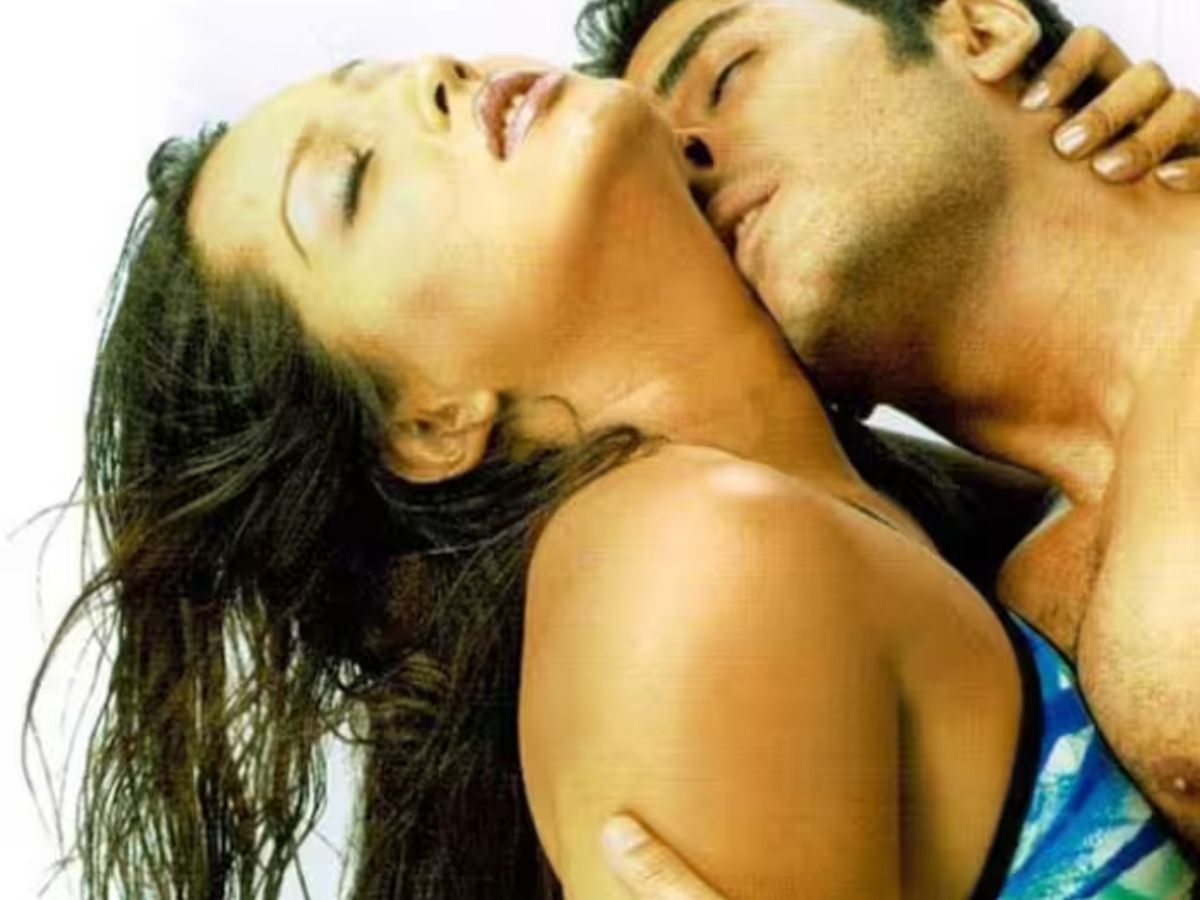 8-bold-bollywood-scenes-that-ruined-movie-night-with-parents-watch-these-steamy-films-at-your-own-risk 8 Steamy Bollywood Scenes That Ruined Movie Night With Parents- Watch at Your Own Risk! - Photo Gallery