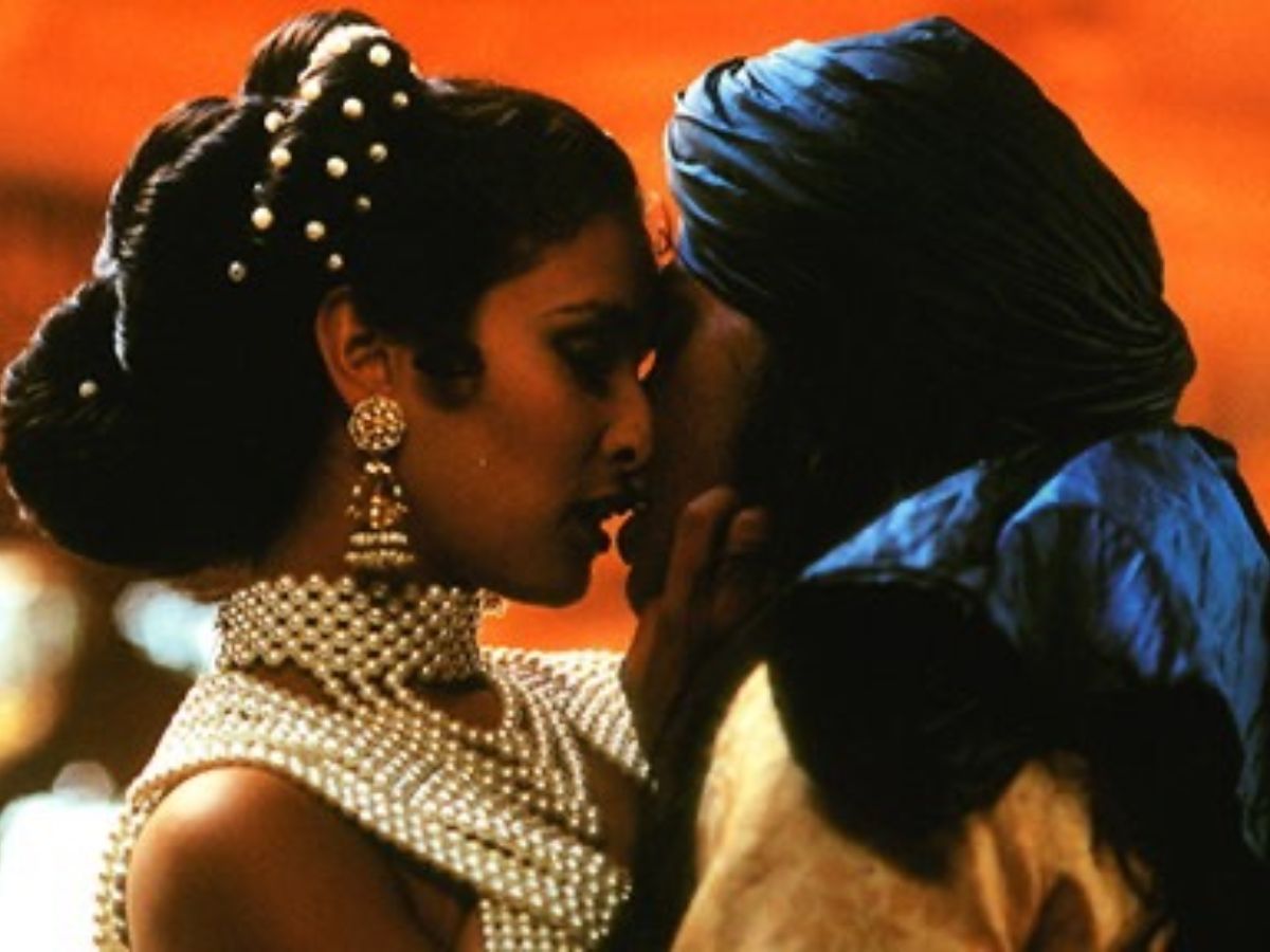8-bold-bollywood-scenes-that-ruined-movie-night-with-parents-watch-these-steamy-films-at-your-own-risk 8 Steamy Bollywood Scenes That Ruined Movie Night With Parents- Watch at Your Own Risk! - Photo Gallery