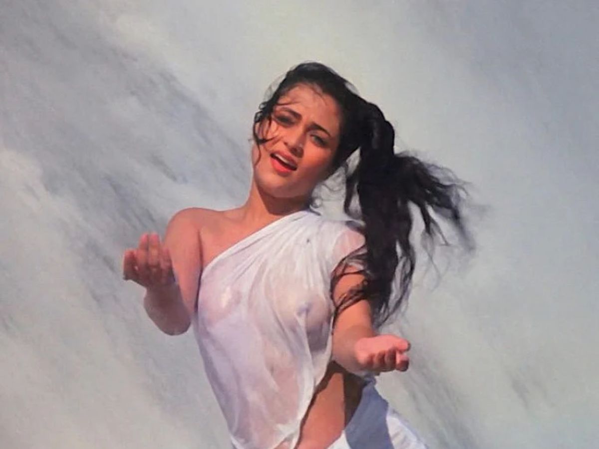 Steamy & Sensational: 7 Bollywood’s Most Intimate Old Songs Ever - Photo Gallery