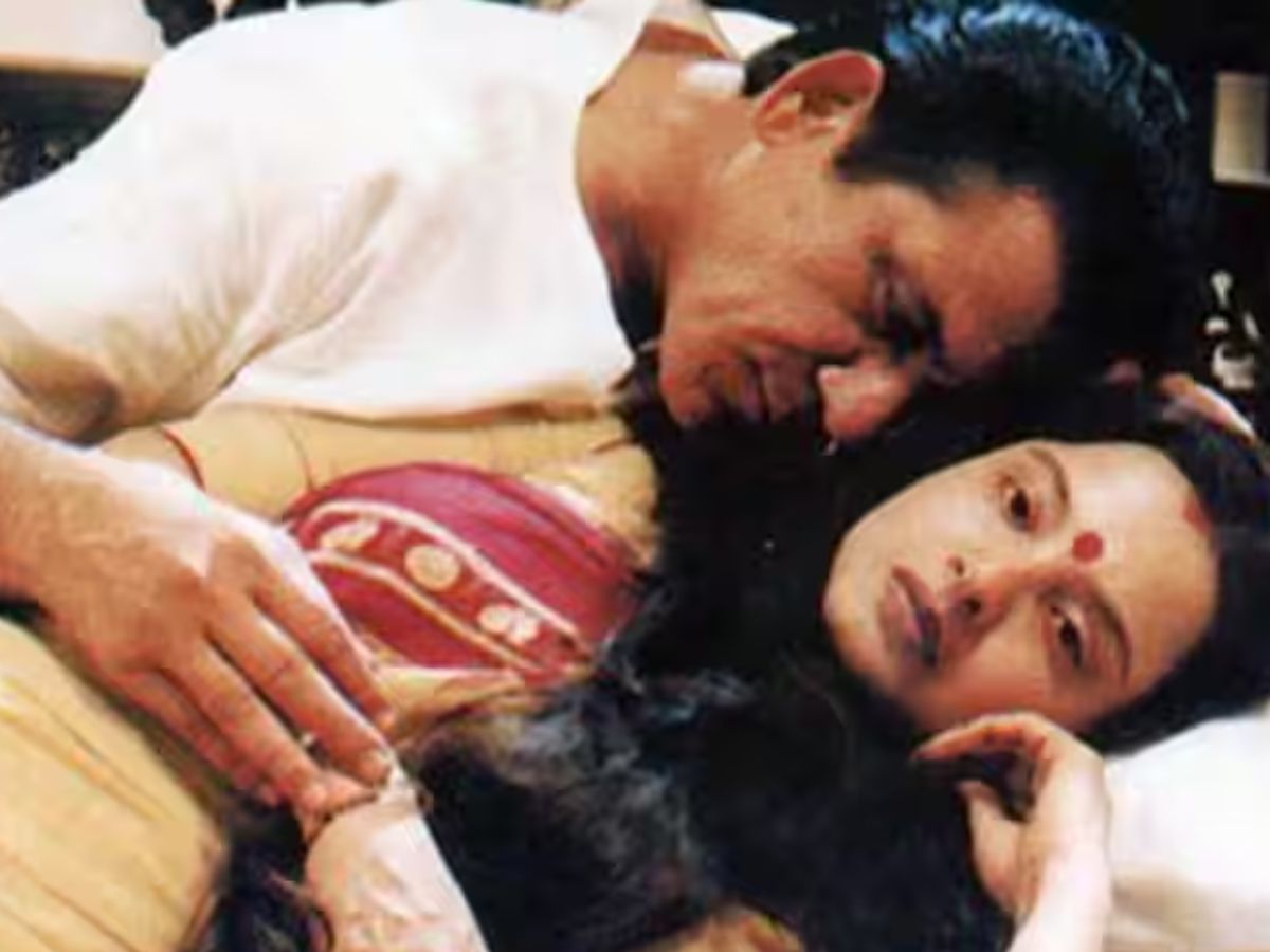 Rekha’s Most Controversial Bold Scene– Actress Lost Control, Chair Broke on Set! - Photo Gallery