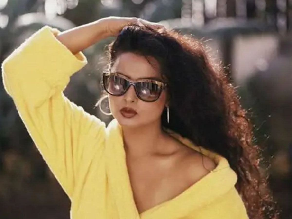 Rekha’s Most Controversial Bold Scene– Actress Lost Control, Chair Broke on Set! - Photo Gallery
