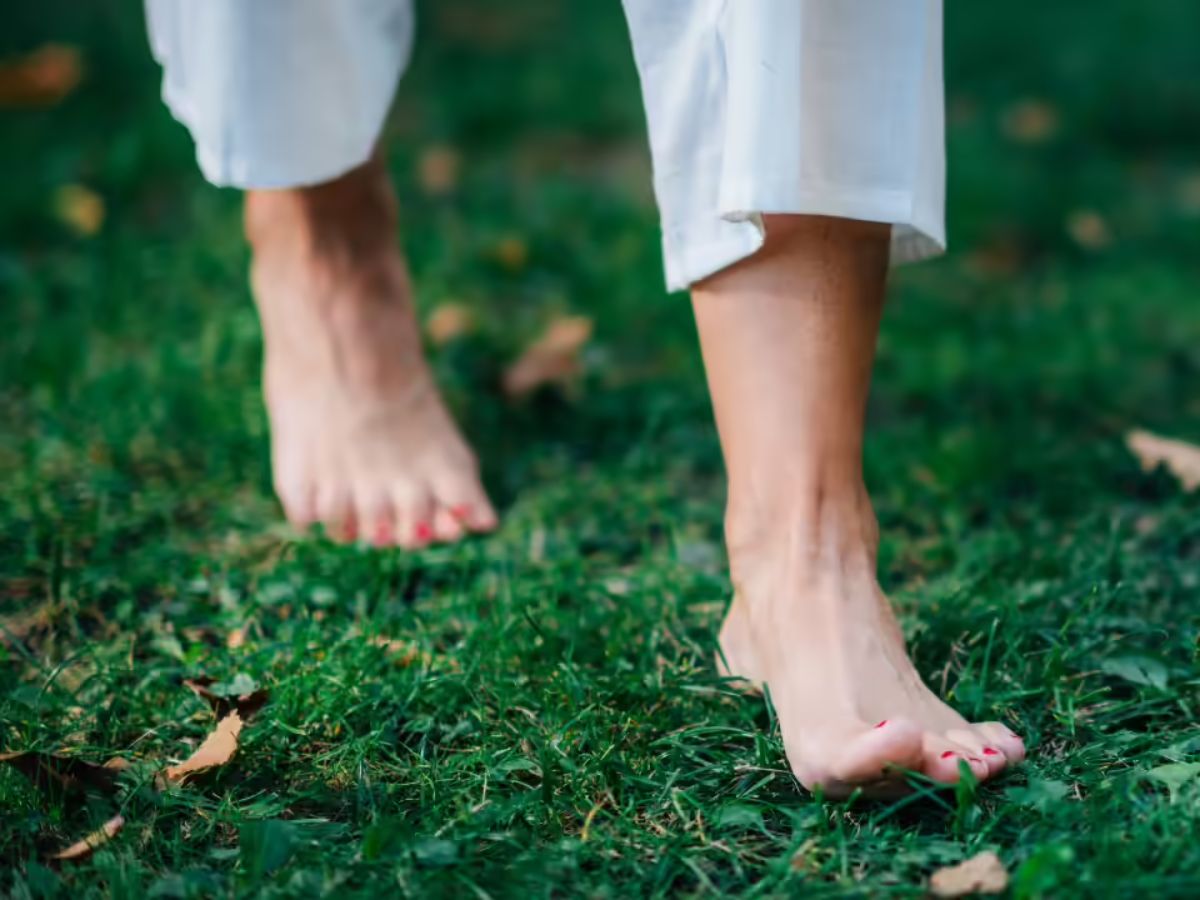5-surprising-benefits-of-walking-barefoot-for-mind-body-and-health 5 Surprising Benefits of Walking Barefoot That Can Boost Your Mind, Body, and Overall Health - Photo Gallery