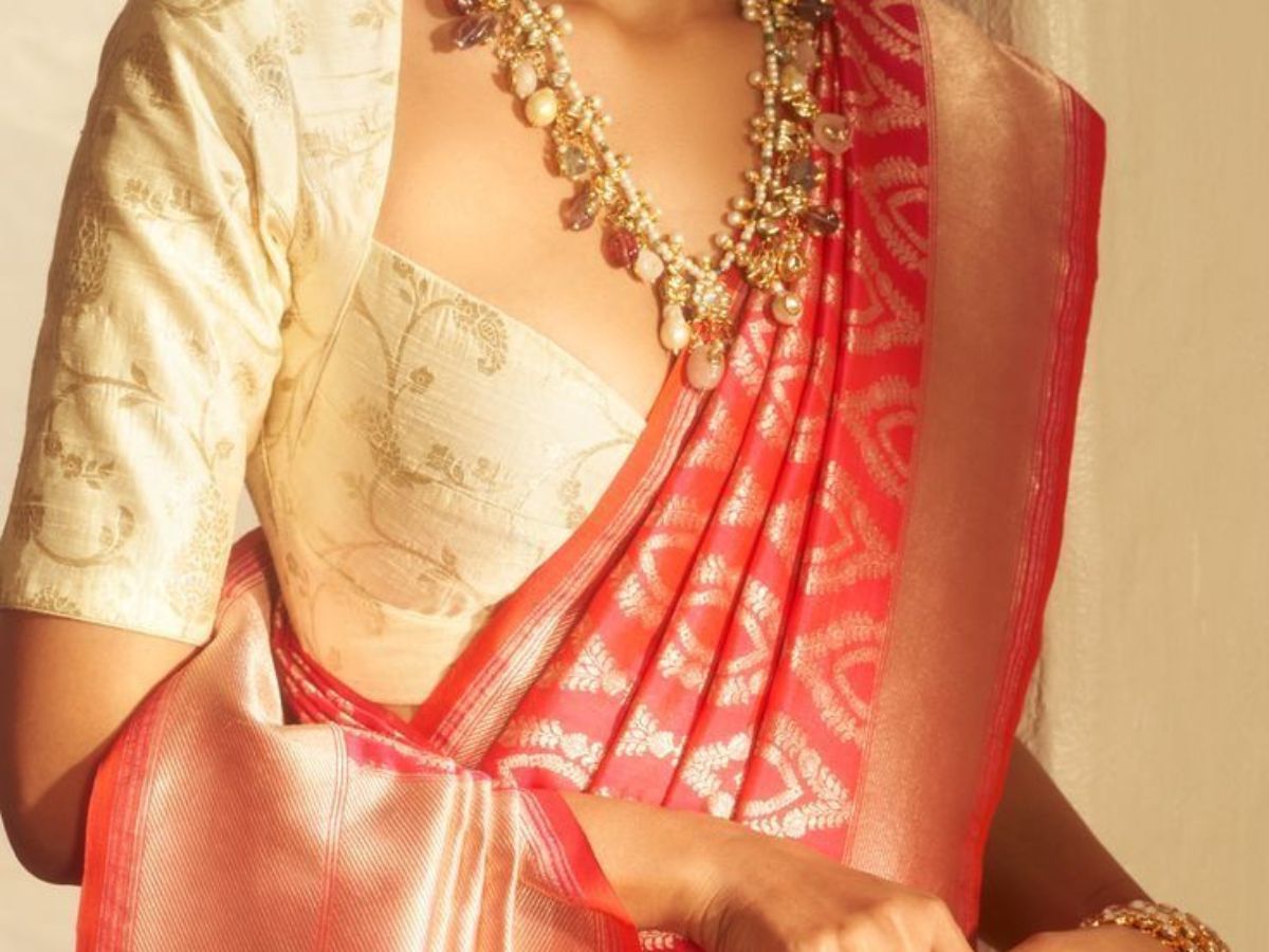6-stylish-blouse-designs-that-make-your-heavy-breasts-look-heavy-bust-best-fashion Best Blouse Designs For Heavy-Busted Women: Stay Stylish And Comfortable - Photo Gallery