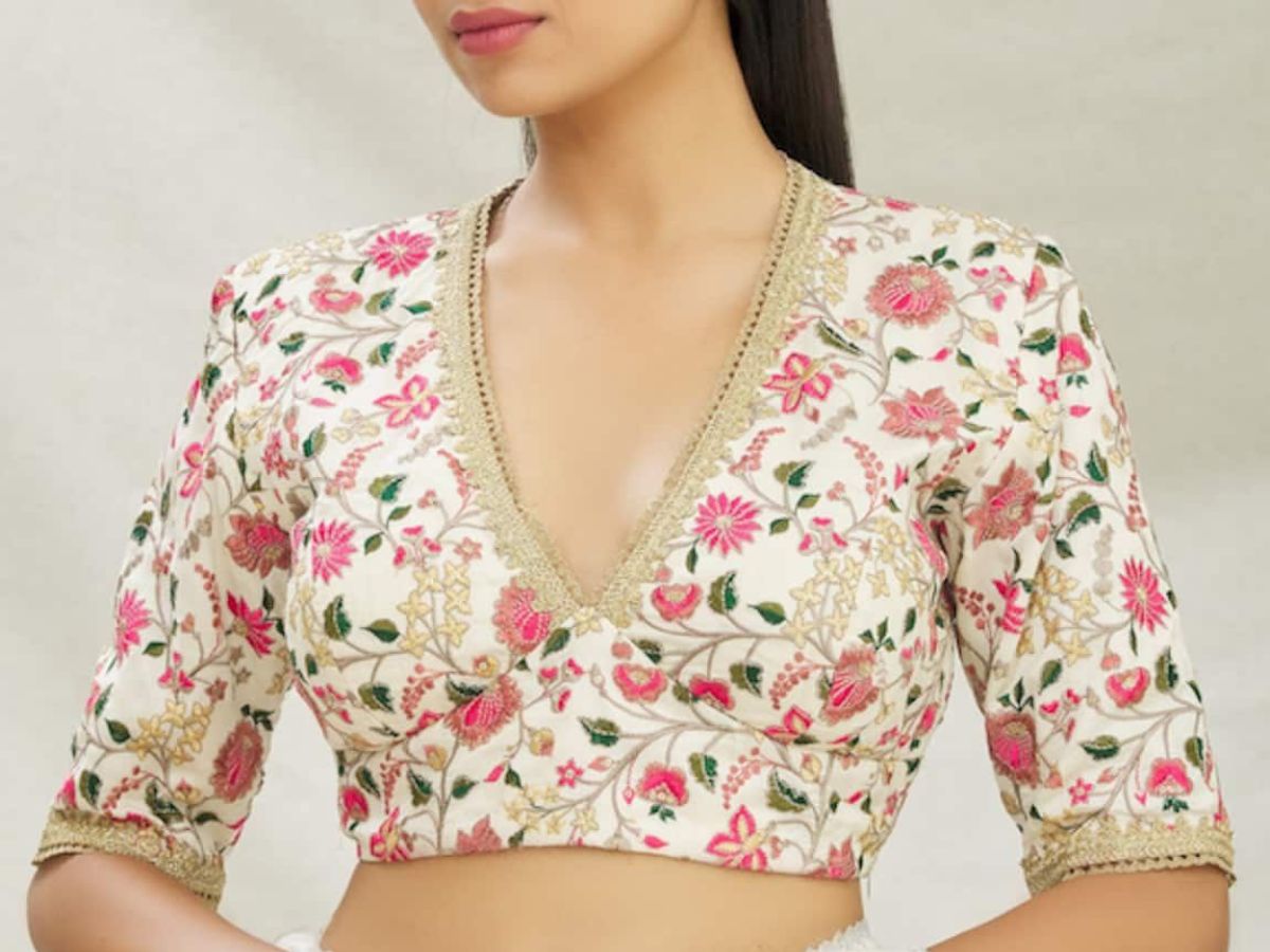 6-stylish-blouse-designs-that-make-your-heavy-breasts-look-heavy-bust-best-fashion Best Blouse Designs For Heavy-Busted Women: Stay Stylish And Comfortable - Photo Gallery