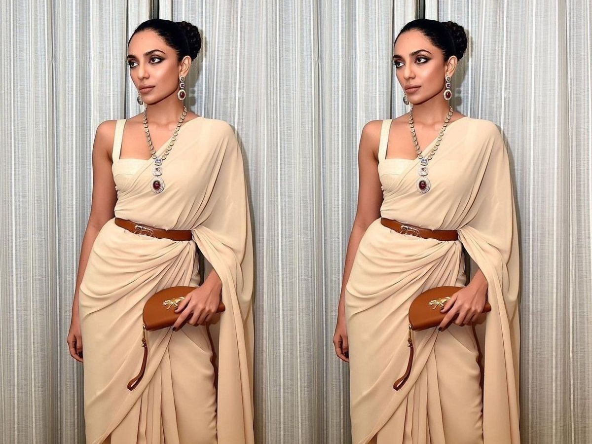 bollywood-saree-draping-styles-to-try-this-festive-season-inspired-by-bollywood-celebrities-janhvi-kapoor-deepika-padukone Bollywood Saree Secrets: 7 Must-Try Draping Styles For Your Festive Look - Photo Gallery