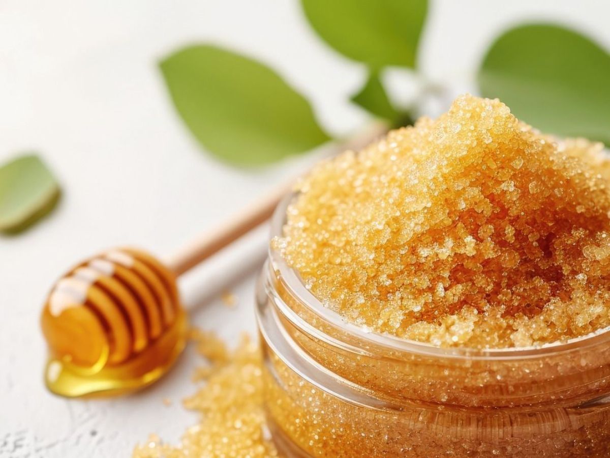 6-homemade-skin-scrubs-that-work-wonders-using-natural-ingredients 6 Homemade Scrubs That Work Wonders for Your Skin Using Natural, Easy Kitchen Ingredients - Photo Gallery